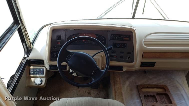 image for item DD4756 2000 Ford Dolphin RV