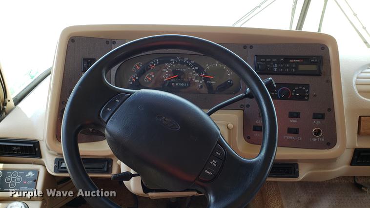 image for item DD4756 2000 Ford Dolphin RV