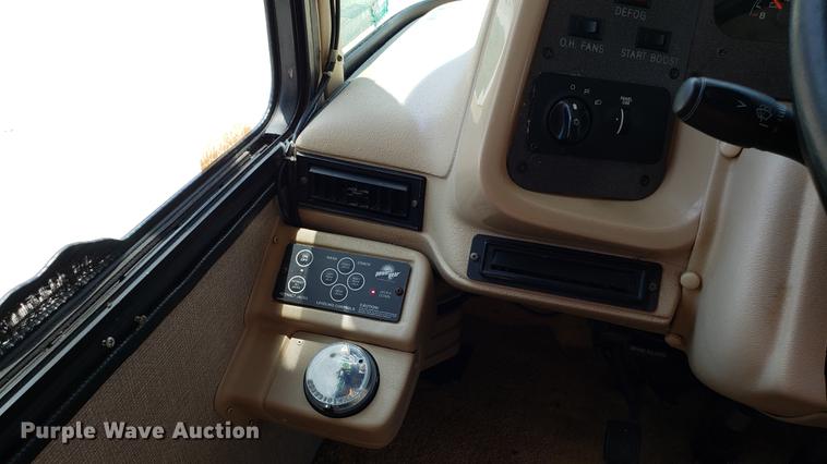 image for item DD4756 2000 Ford Dolphin RV