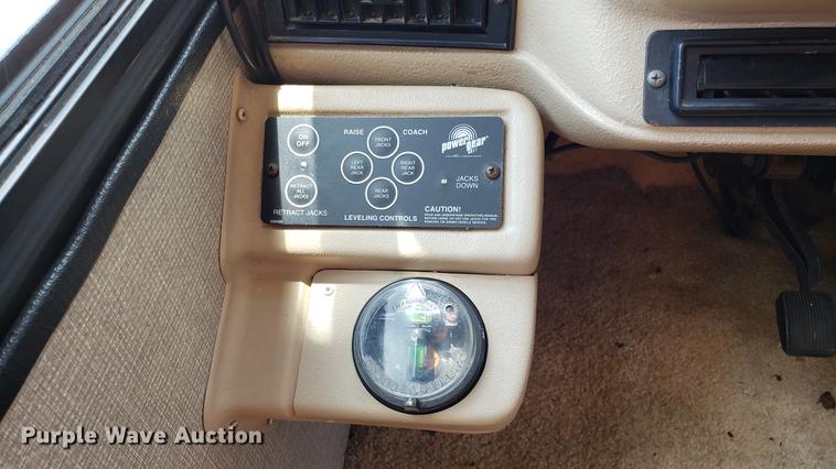 image for item DD4756 2000 Ford Dolphin RV