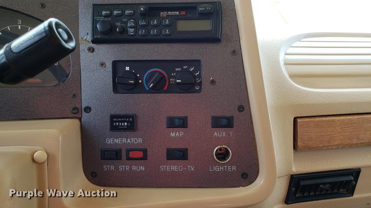 image for item DD4756 2000 Ford Dolphin RV