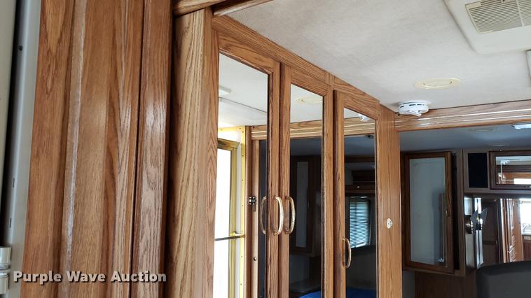 image for item DD4756 2000 Ford Dolphin RV