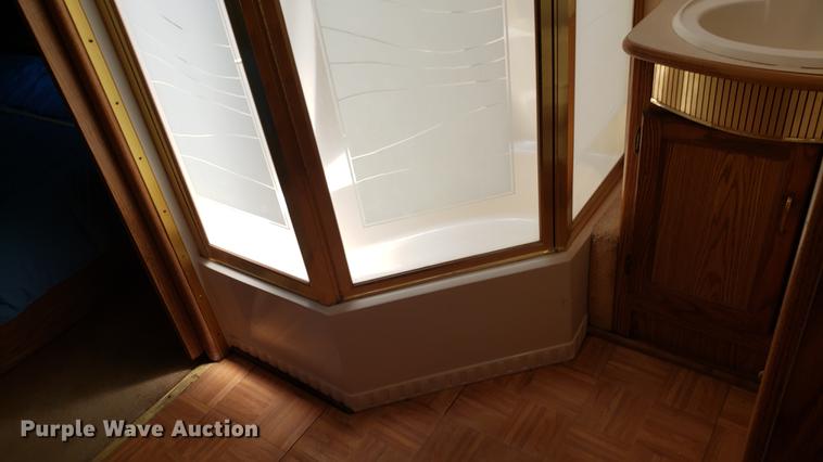 image for item DD4756 2000 Ford Dolphin RV