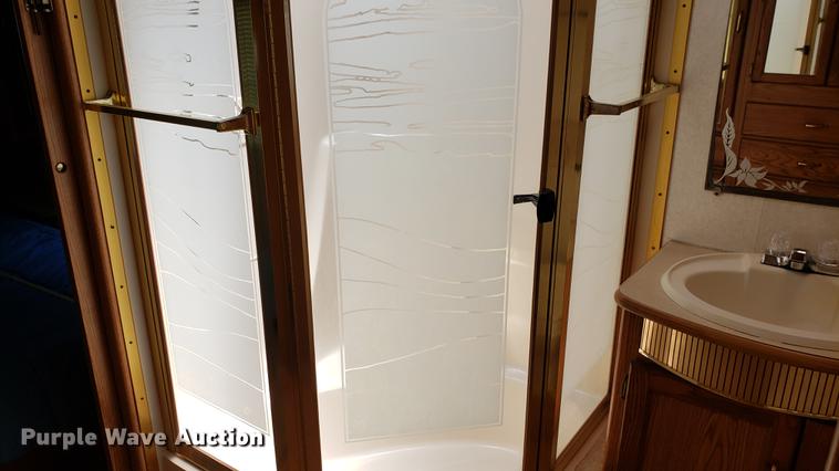 image for item DD4756 2000 Ford Dolphin RV