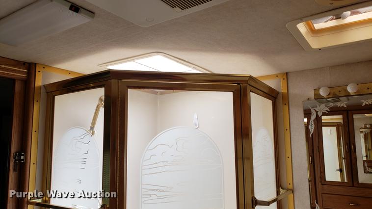 image for item DD4756 2000 Ford Dolphin RV