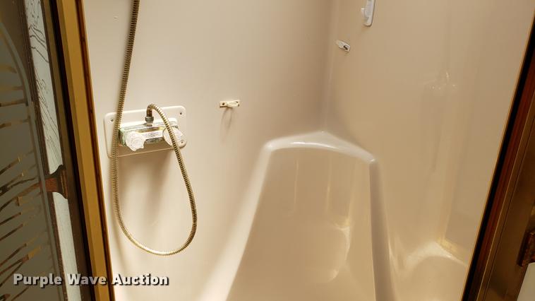 image for item DD4756 2000 Ford Dolphin RV