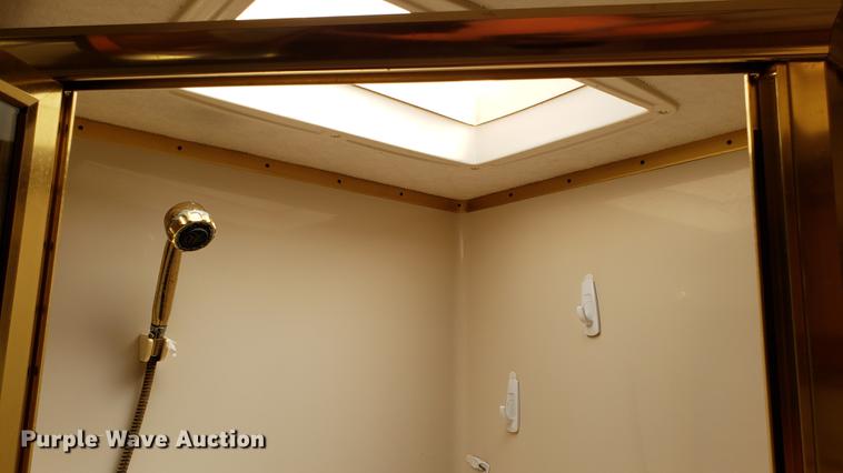 image for item DD4756 2000 Ford Dolphin RV