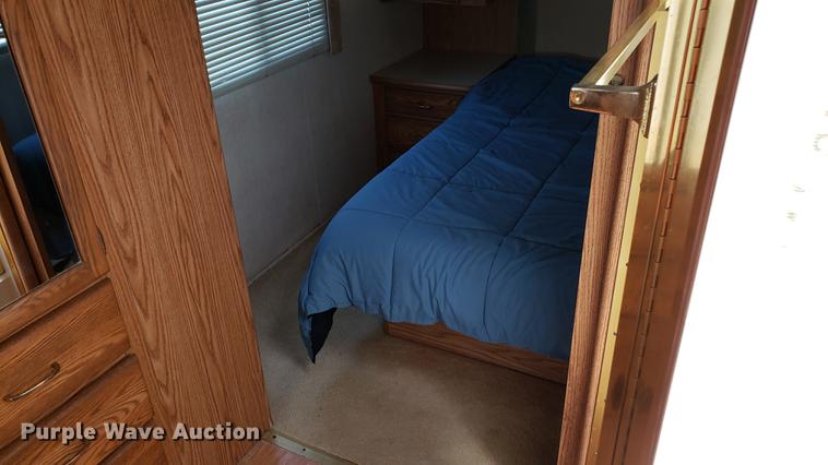 image for item DD4756 2000 Ford Dolphin RV