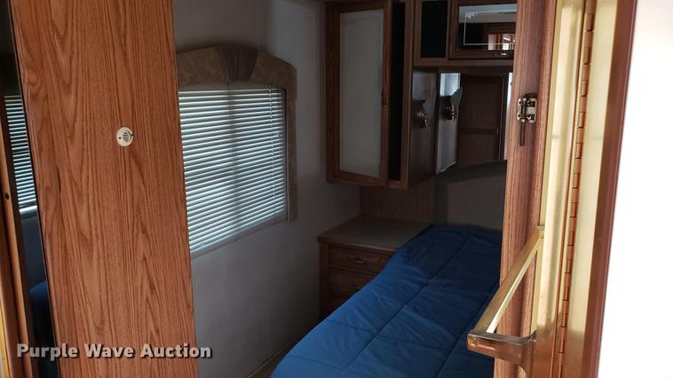 image for item DD4756 2000 Ford Dolphin RV