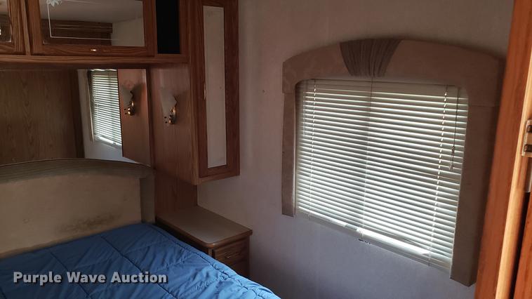 image for item DD4756 2000 Ford Dolphin RV