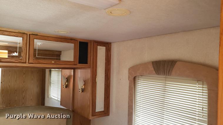 image for item DD4756 2000 Ford Dolphin RV