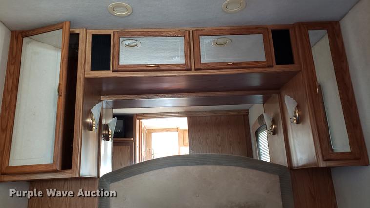 image for item DD4756 2000 Ford Dolphin RV