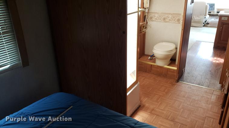 image for item DD4756 2000 Ford Dolphin RV