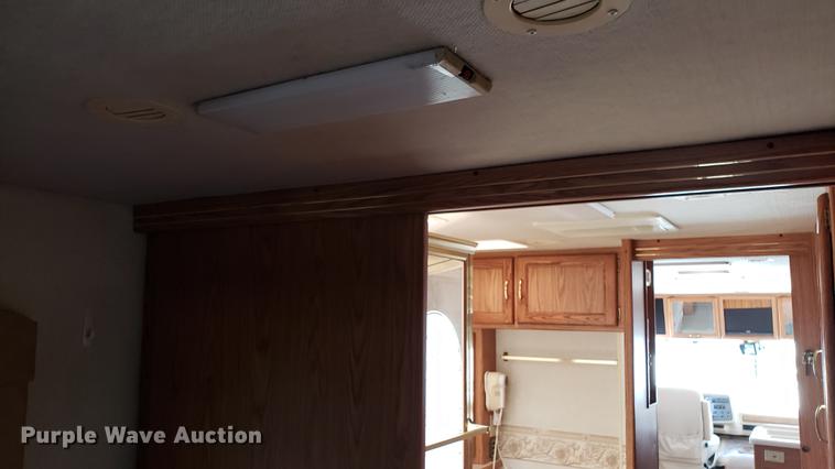 image for item DD4756 2000 Ford Dolphin RV