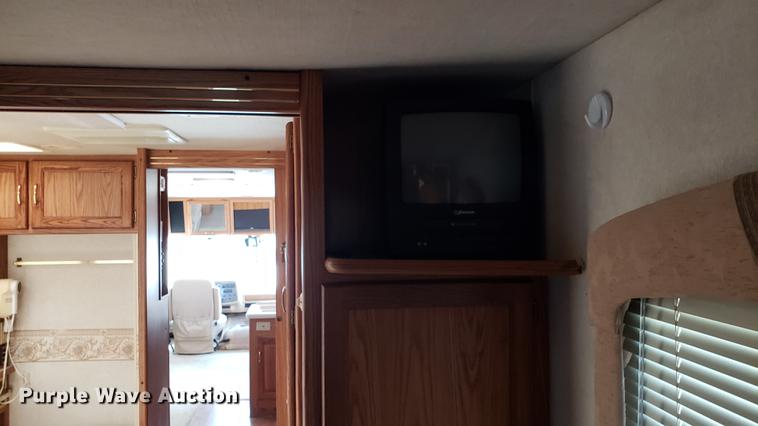 image for item DD4756 2000 Ford Dolphin RV