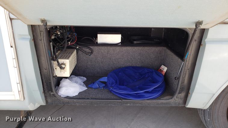 image for item DD4756 2000 Ford Dolphin RV