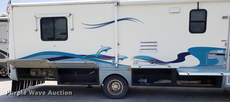 image for item DD4756 2000 Ford Dolphin RV