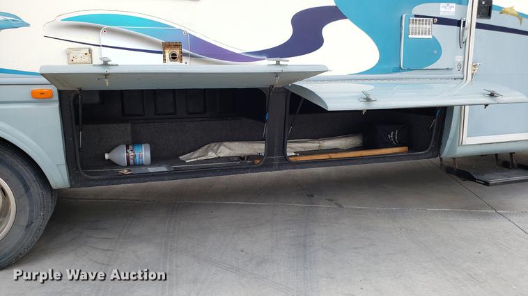 image for item DD4756 2000 Ford Dolphin RV
