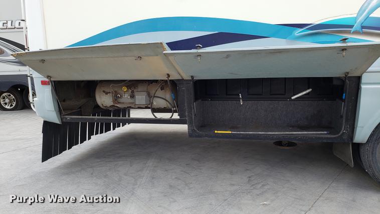 image for item DD4756 2000 Ford Dolphin RV