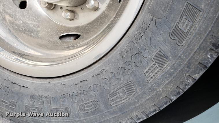 image for item DD4756 2000 Ford Dolphin RV