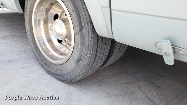 image for item DD4756 2000 Ford Dolphin RV