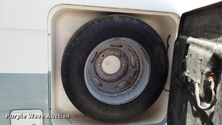 image for item DD4756 2000 Ford Dolphin RV