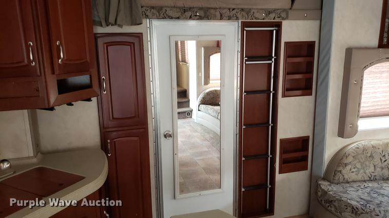 image for item DD4762 2008 Weekend Warrior Full Throttle toy hauler camper