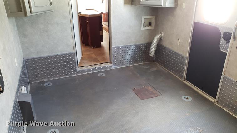 image for item DD4762 2008 Weekend Warrior Full Throttle toy hauler camper