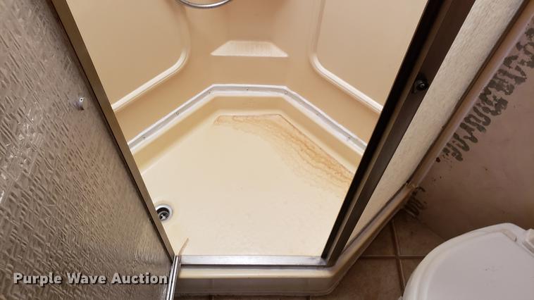 image for item DD4762 2008 Weekend Warrior Full Throttle toy hauler camper