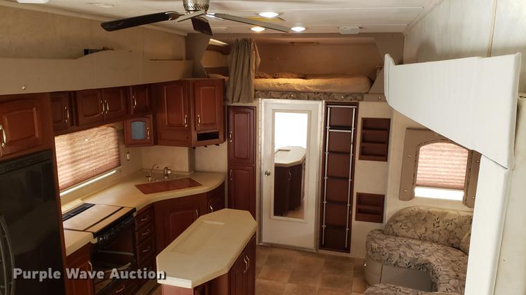 image for item DD4762 2008 Weekend Warrior Full Throttle toy hauler camper