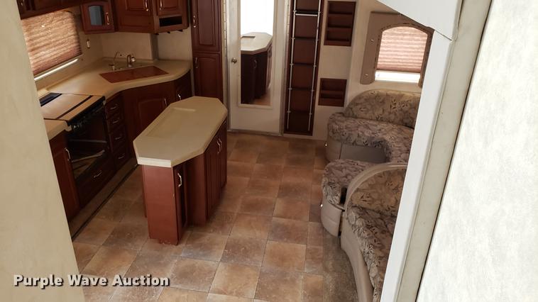 image for item DD4762 2008 Weekend Warrior Full Throttle toy hauler camper