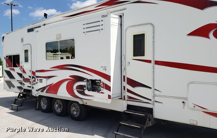 image for item DD4762 2008 Weekend Warrior Full Throttle toy hauler camper