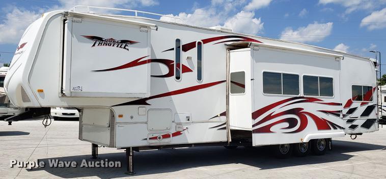 image for item DD4762 2008 Weekend Warrior Full Throttle toy hauler camper