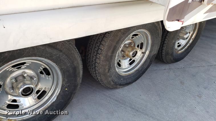 image for item DD4762 2008 Weekend Warrior Full Throttle toy hauler camper