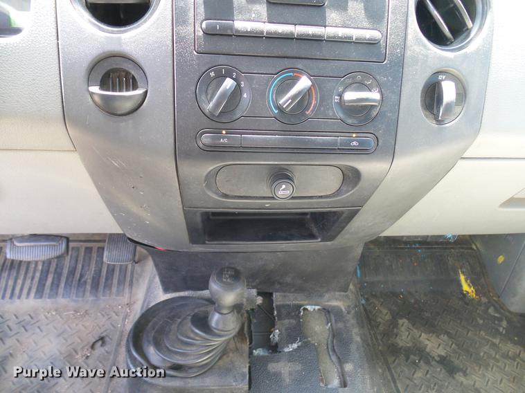 image for item DD6033 2006 Ford F150 SuperCab pickup truck