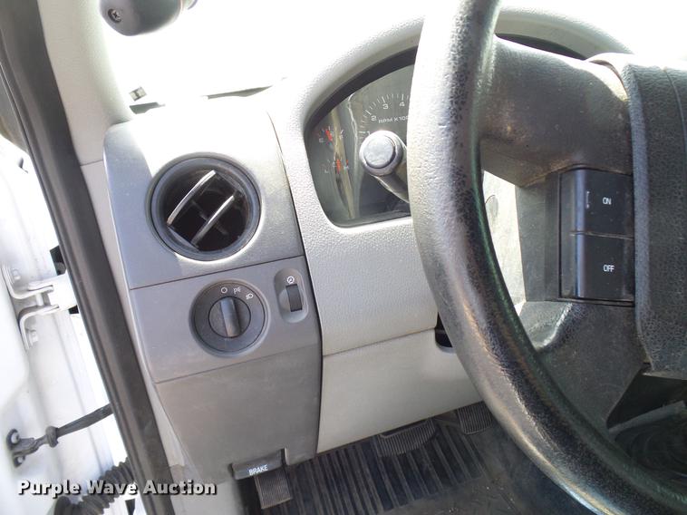 image for item DD6033 2006 Ford F150 SuperCab pickup truck