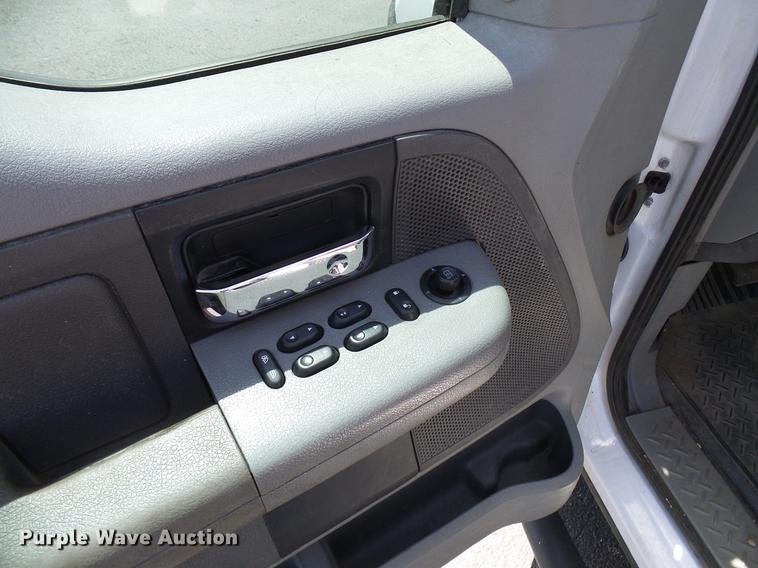 image for item DD6033 2006 Ford F150 SuperCab pickup truck