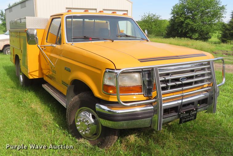 image for item DD6172 1994 Ford F450 Super Duty utility truck