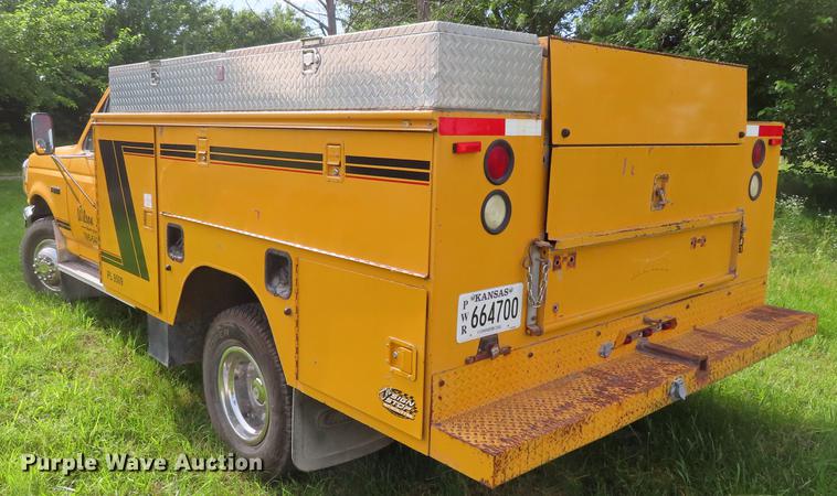 image for item DD6172 1994 Ford F450 Super Duty utility truck