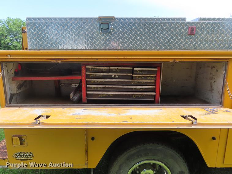 image for item DD6172 1994 Ford F450 Super Duty utility truck