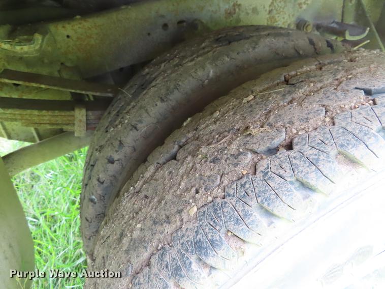 image for item DD6172 1994 Ford F450 Super Duty utility truck