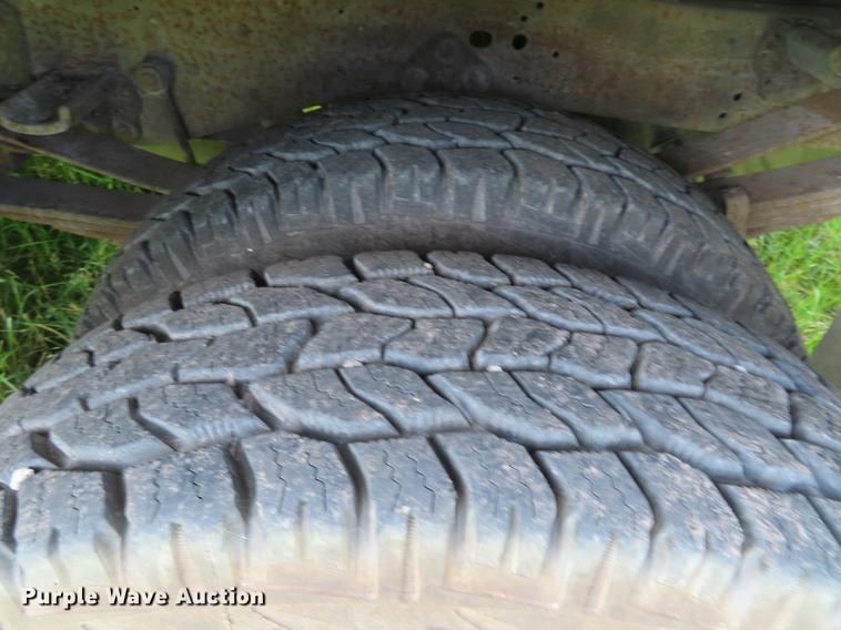 image for item DD6172 1994 Ford F450 Super Duty utility truck