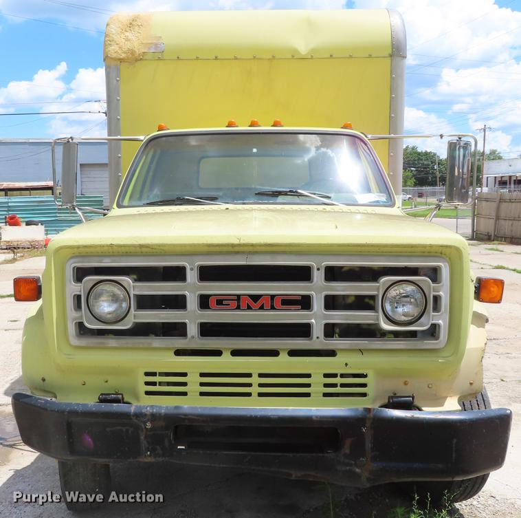 image for item DD6179 1988 GMC 7000 box truck
