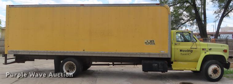 image for item DD6179 1988 GMC 7000 box truck