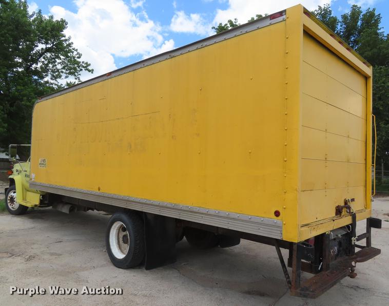 image for item DD6179 1988 GMC 7000 box truck