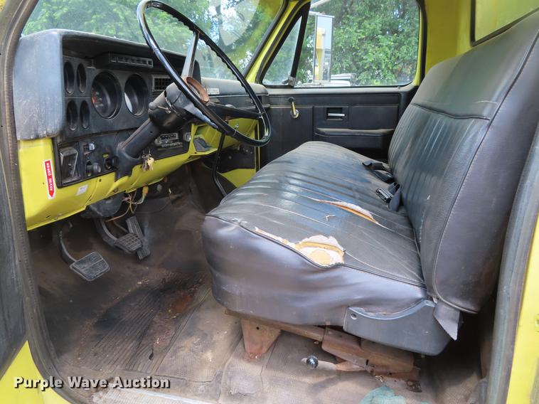 image for item DD6179 1988 GMC 7000 box truck