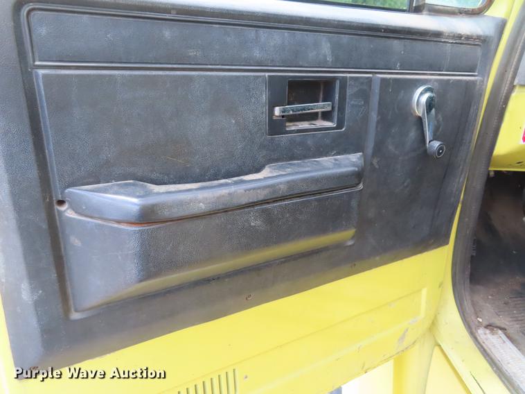 image for item DD6179 1988 GMC 7000 box truck