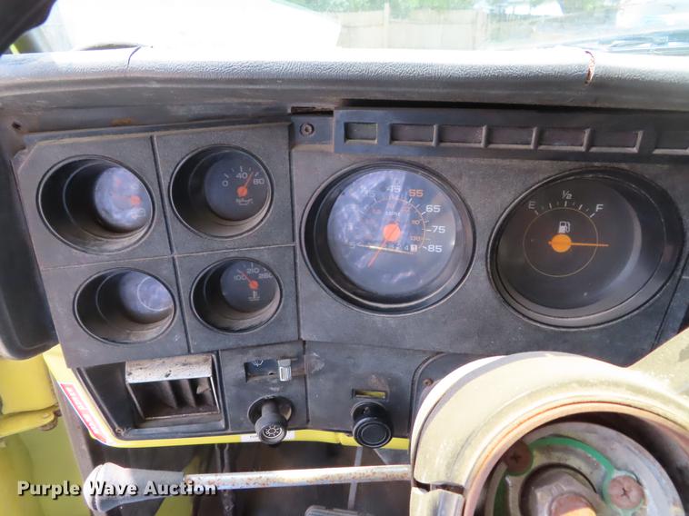 image for item DD6179 1988 GMC 7000 box truck