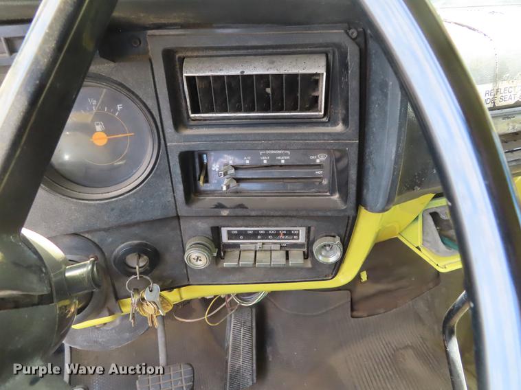 image for item DD6179 1988 GMC 7000 box truck