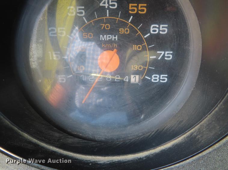 image for item DD6179 1988 GMC 7000 box truck